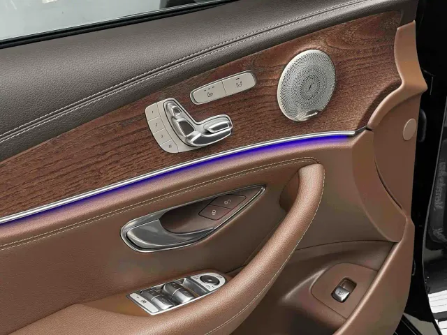 Mercedes-Benz E-Class — Фото автомобиля 6
