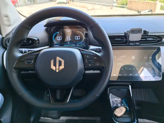 Leapmotor T03 — Фото автомобиля 18