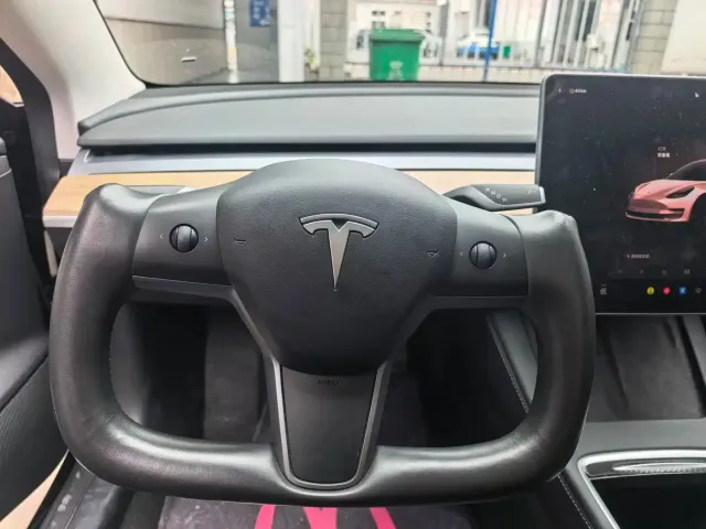 Tesla Model 3 — Фото автомобиля 8