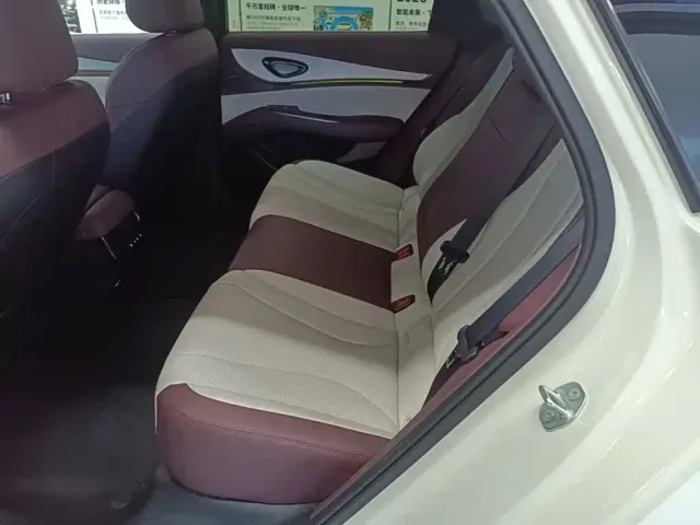 BYD Seal 07 DM-i — Фото автомобиля 16