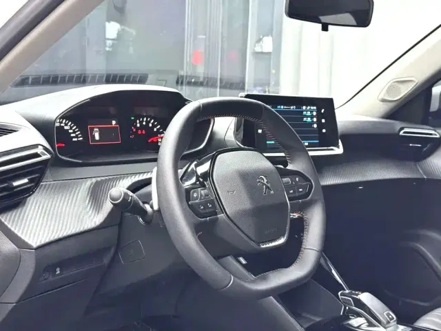 Peugeot 2008 — Фото автомобиля 5