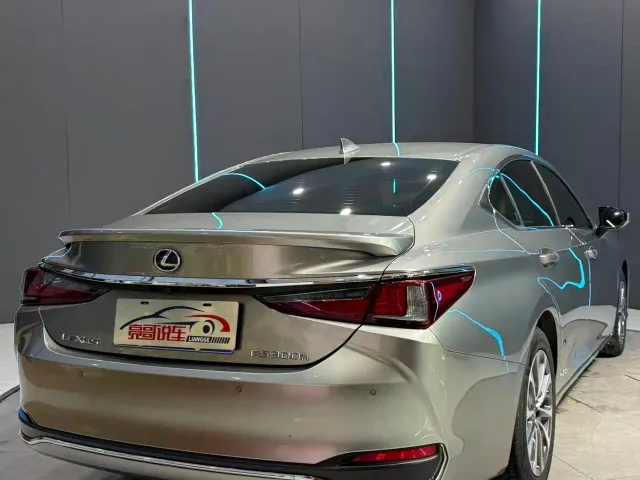 Lexus ES — Фото автомобиля 6