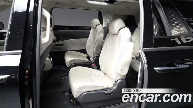 Kia Carnival Generation 4 — Фото автомобиля 16