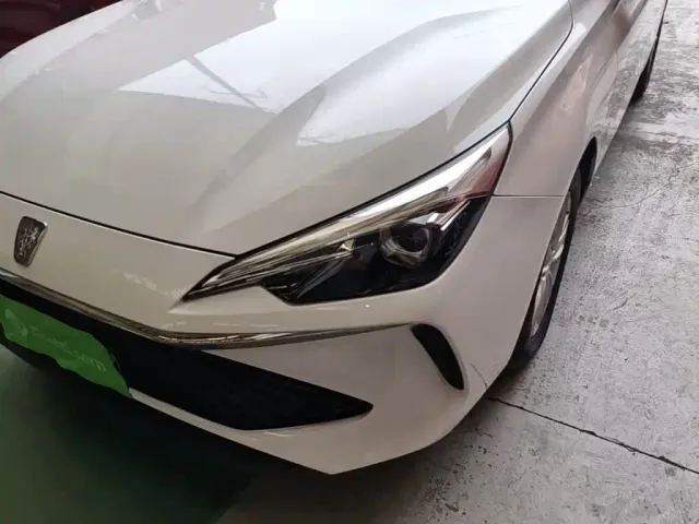 Roewe i5 — Фото автомобиля 23