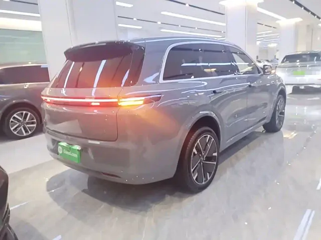 Li Auto L8 — Фото автомобиля 6