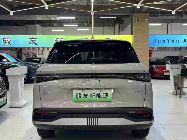 BYD Seal 05 DM-i — Фото автомобиля 13