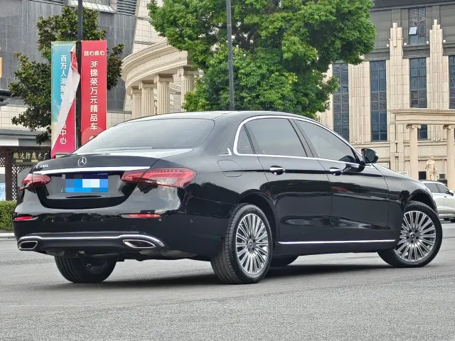 Mercedes-Benz E-Class — Фото автомобиля 6