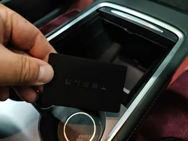 Tesla Model Y — Фото автомобиля 8