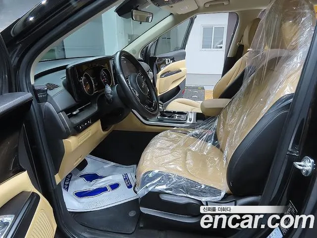Kia Carnival Generation 4 — Фото автомобиля 10