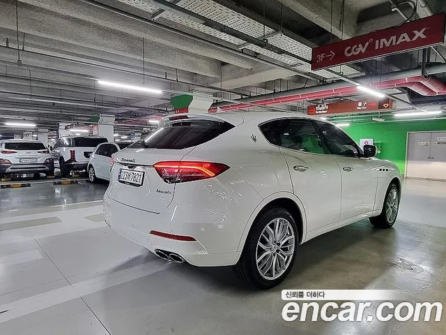Maserati Levante — Фото автомобиля 4