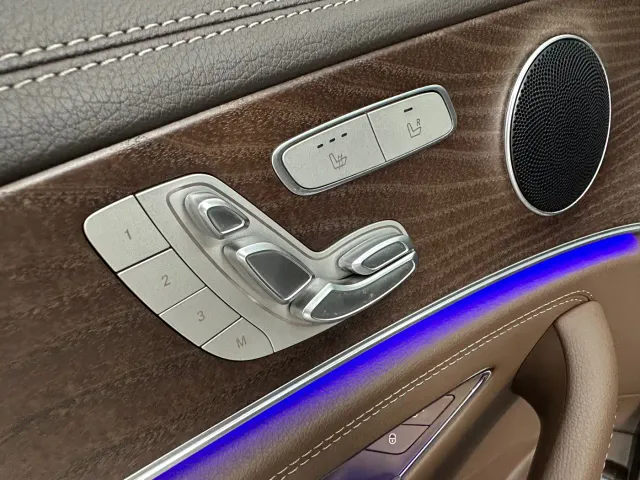 Mercedes-Benz E-Class — Фото автомобиля 6