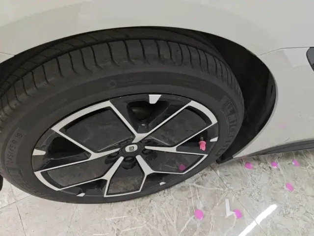 Xiaomi SU7 — Фото автомобиля 22