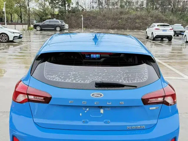 Ford Focus — Фото автомобиля 3