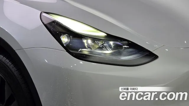 Tesla Model Y — Фото автомобиля 21