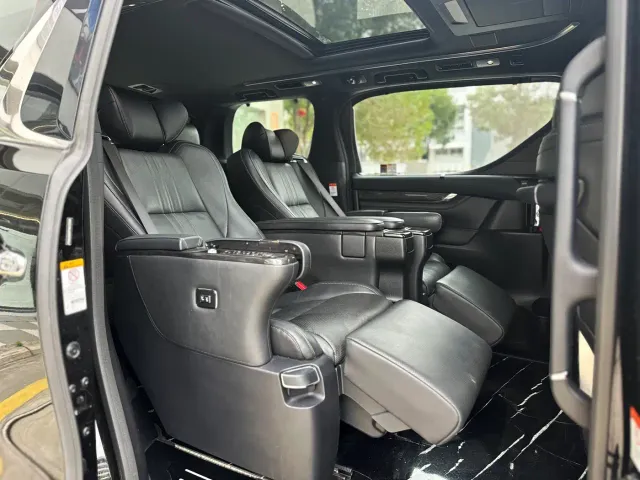 Lexus LM — Фото автомобиля 10