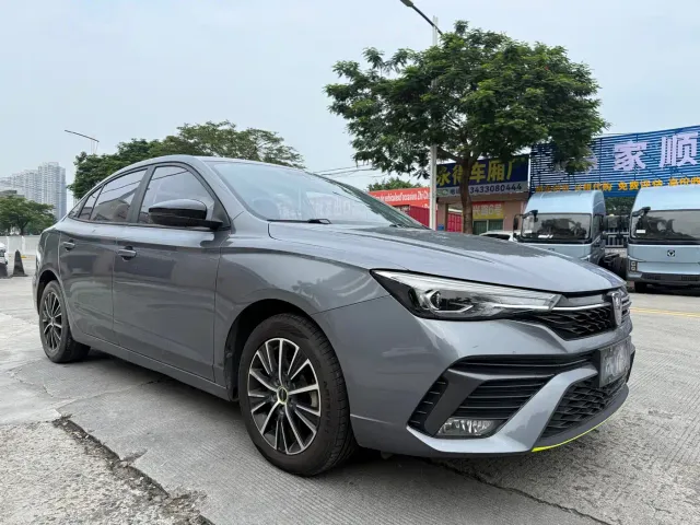 Roewe i5 — Фото автомобиля 3