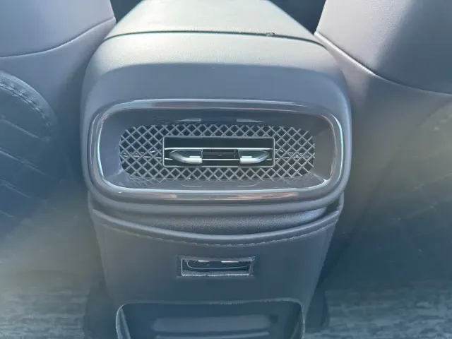 Leapmotor B10 — Фото автомобиля 12