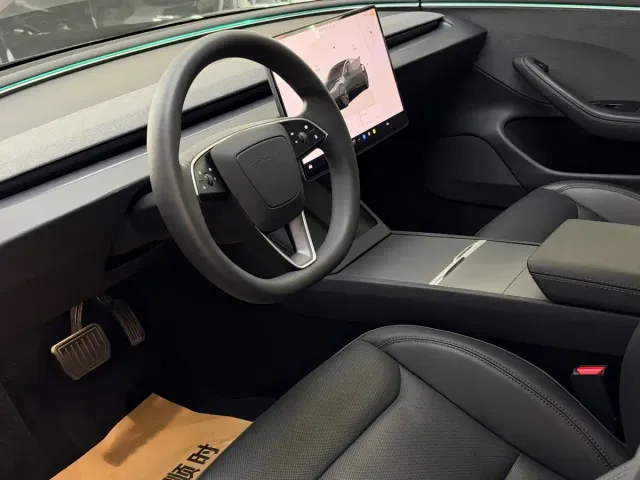Tesla Model 3 — Фото автомобиля 7