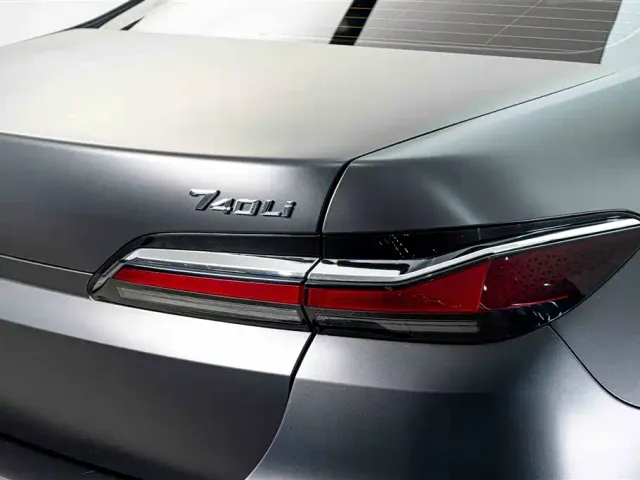 BMW 7 Series — Фото автомобиля 8