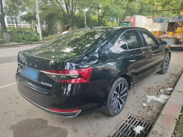 Skoda Superb — Фото автомобиля 6