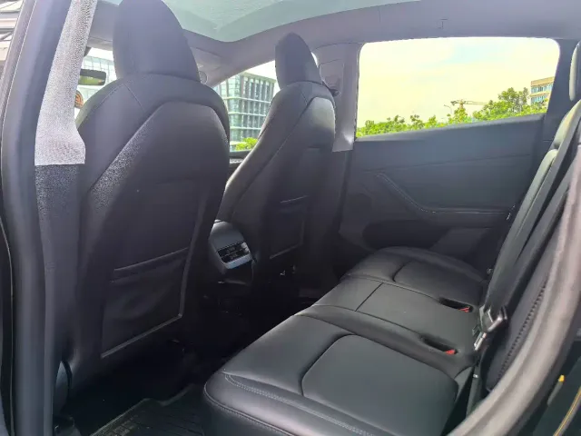 Tesla Model Y — Фото автомобиля 6