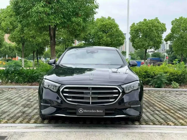 Mercedes-Benz E-Class — Фото автомобиля 2