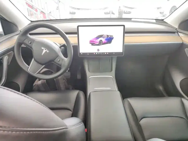 Tesla Model Y — Фото автомобиля 5