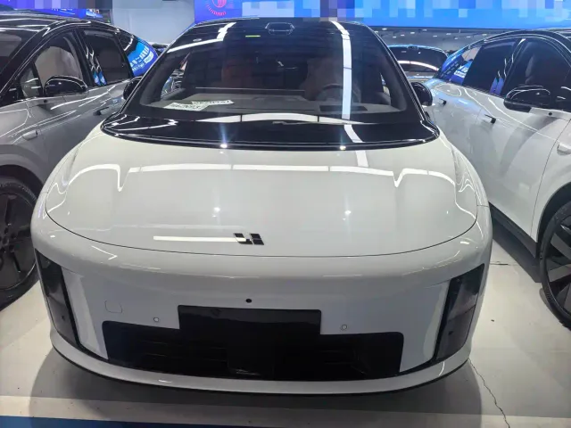 Li Auto i8 — Фото автомобиля 2
