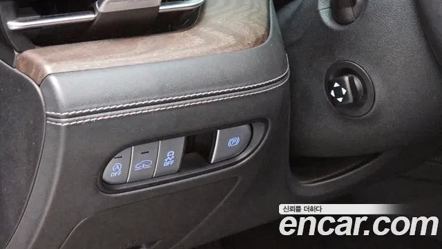 Genesis G90 Бензин 3.5 турбо AWD — Фото автомобиля 11