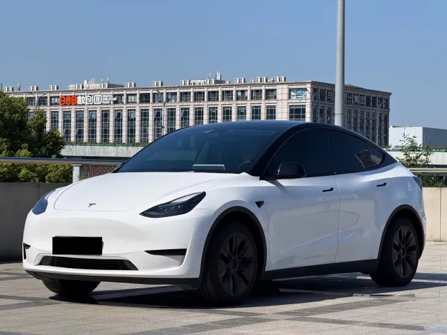 Фотография автомобиля — Tesla Model Y