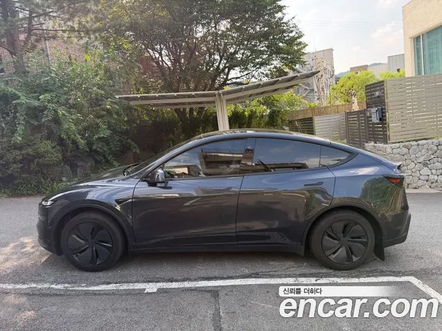 Tesla Model Y — Фото автомобиля 8