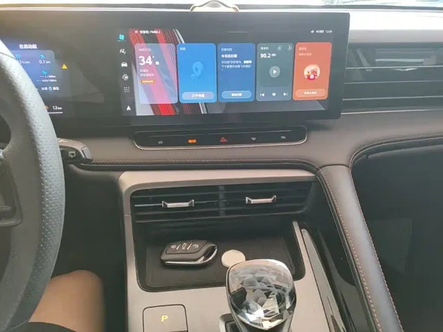 Roewe RX5 — Фото автомобиля 12