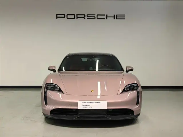 Porsche Taycan — Фото автомобиля 17