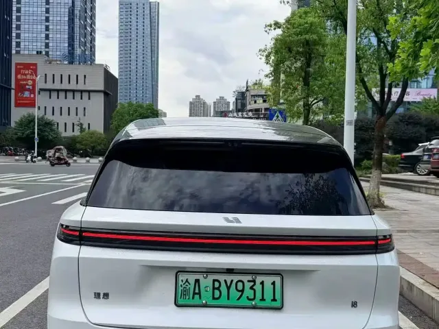 Li Auto Li i8 2025 Standard Edition — Фото автомобиля 2