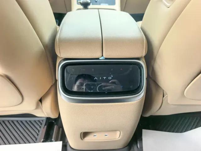 Aito M7 — Фото автомобиля 11