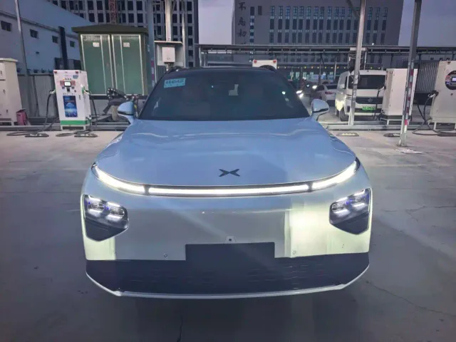 Xpeng G9 — Фото автомобиля 2