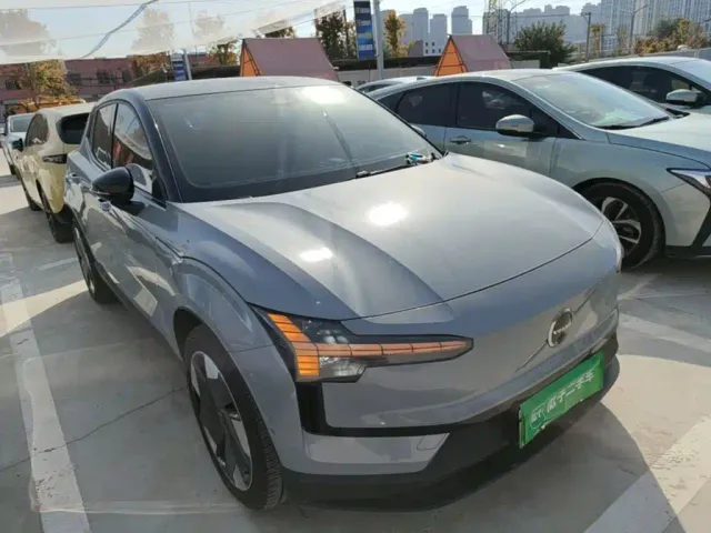 Volvo EX30 — Фото автомобиля 3