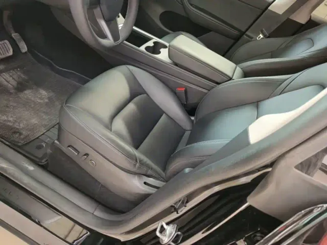 Tesla Model Y — Фото автомобиля 14