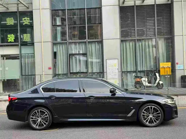 BMW 5 Series — Фото автомобиля 4