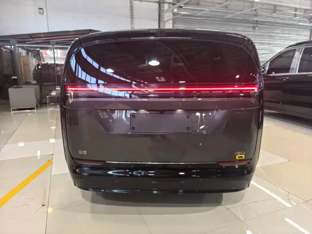 Li Auto MEGA — Фото автомобиля 14