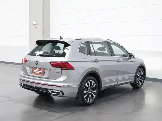 Volkswagen Tiguan L — Фото автомобиля 2