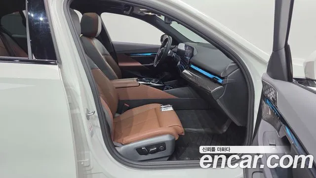 BMW i5 G60 — Фото автомобиля 26