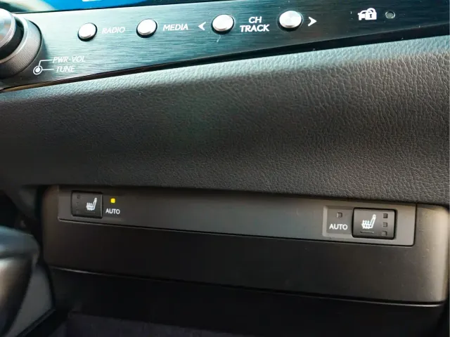 Lexus ES — Фото автомобиля 14