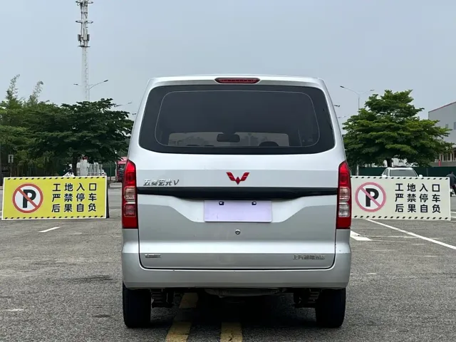 Wuling Hongguang V — Фото автомобиля 8