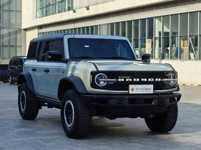 Ford Bronco — Фото автомобиля 3