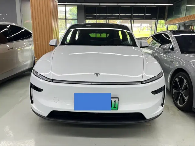 Tesla Model Y 2026 Rear-Wheel Drive — Фото автомобиля 2