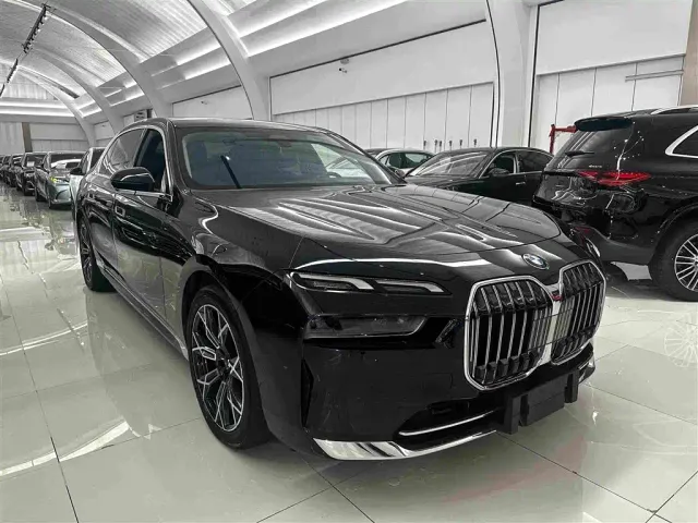 BMW 7 Series — Фото автомобиля 3