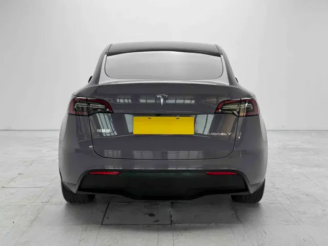 Tesla Model Y — Фото автомобиля 3
