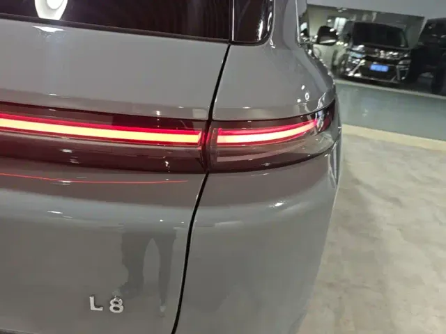 Li Auto L8 — Фото автомобиля 7