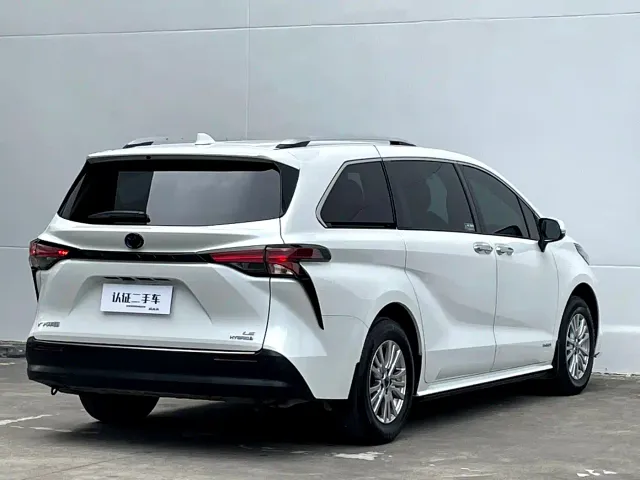 Toyota Sienna — Фото автомобиля 30